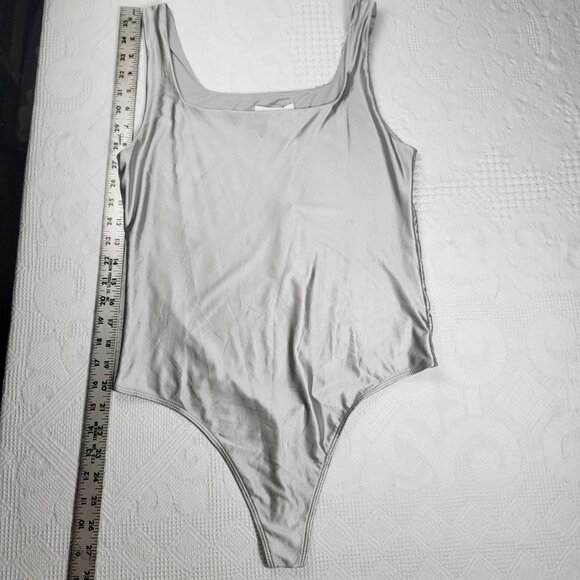 House of Harlow 1960 scoop neck bodysuit thong lined soft silky silver size‎ med - Picture 11 of 12
